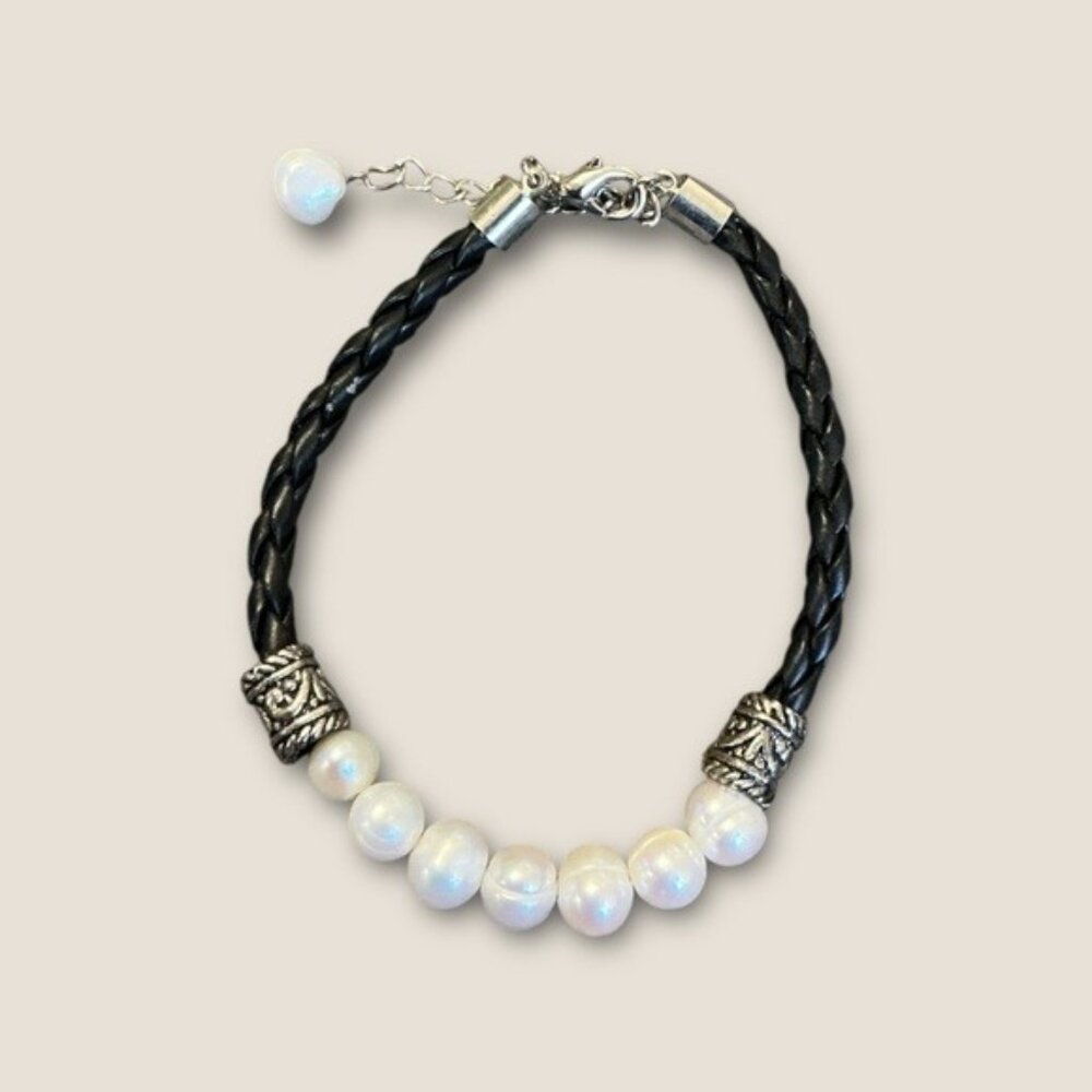Black Braided Leather Bracelet With Freshwater Pearls & Silver-Tone Beads Adjust